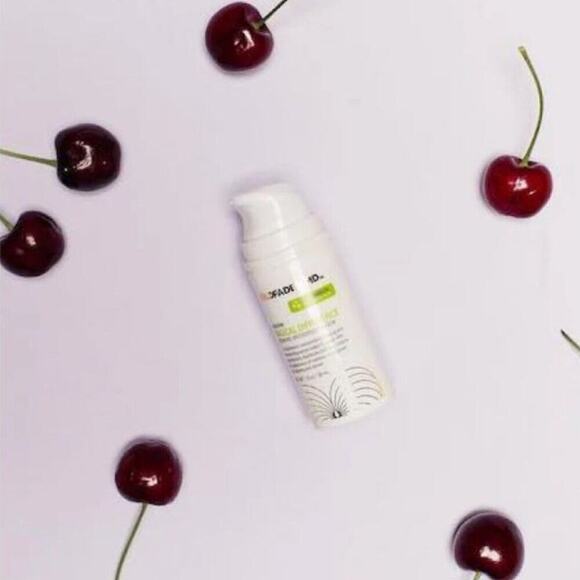 Dr Goldfaden MD Bundle: Needle-Less Line Smooth, Radical Diff Serum, Moisturizer - Picture 9 of 11